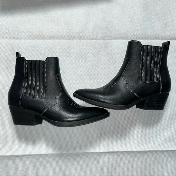 Sun + Stone black cowboy ankle booties with white stitching NIB size 5 - Picture 1 of 6